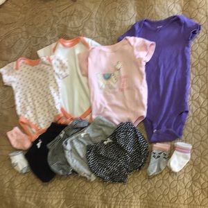 4 onesies, 4 bubble shorts, 4 pairs of socks 9M